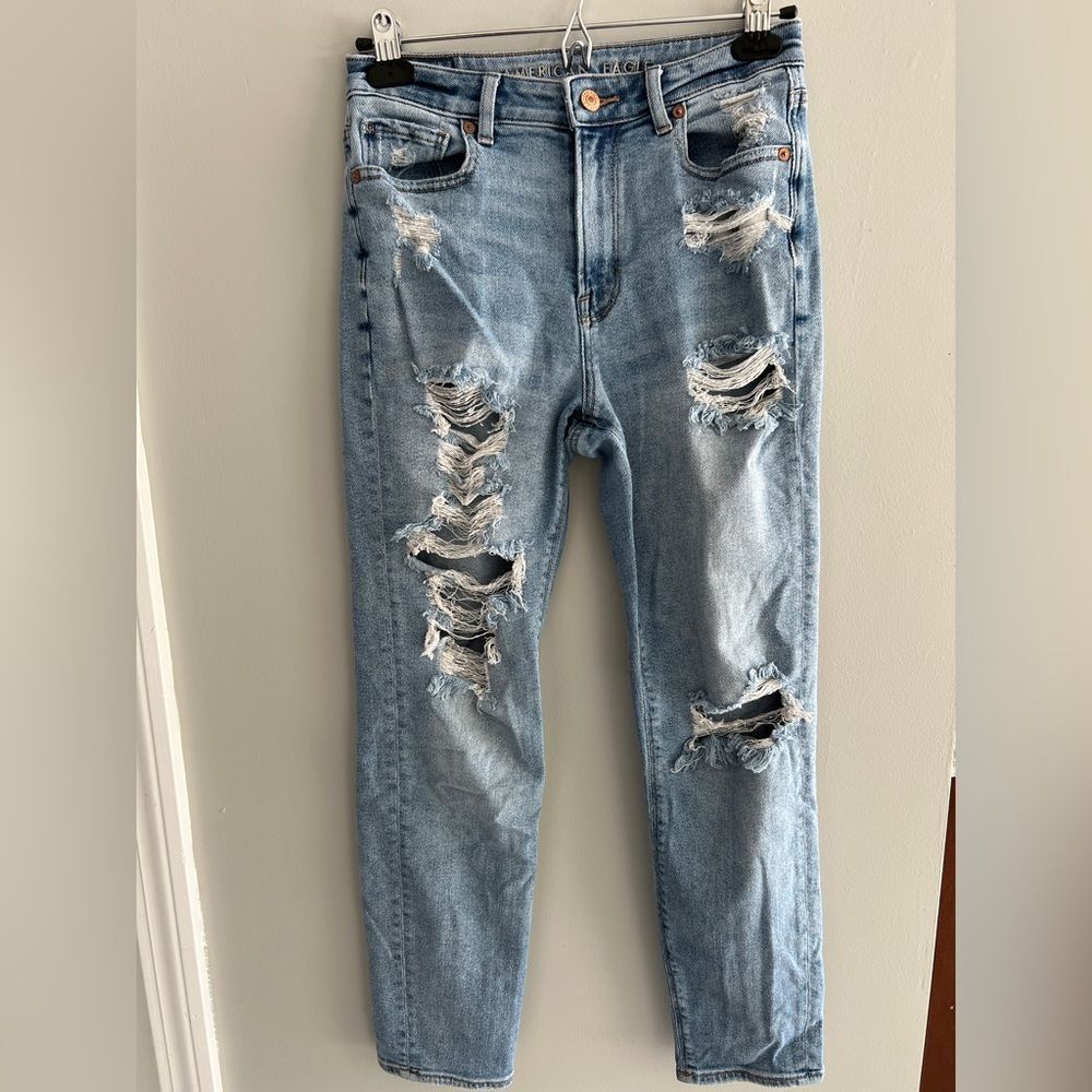 American Eagle Ultra High Rise Mom Jeans Distressed Light Wash 2R